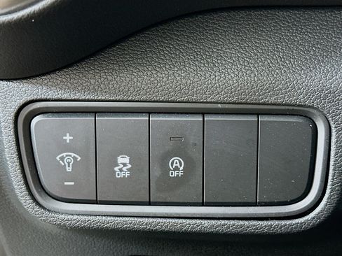 Used 2025 Kia Soul LX w/ LX Technology Package FWD image 17