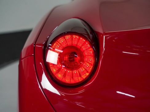 Used 2010 Ferrari California RWD image 20