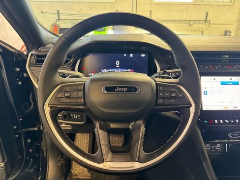 New 2026 Jeep Grand Cherokee L Limited w/ Trailer Tow Package AWD/4WD image 15