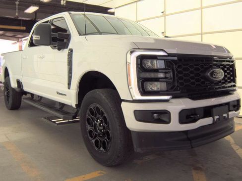 Used 2025 Ford F250 XLT w/ Black Appearance Package AWD/4WD image 4