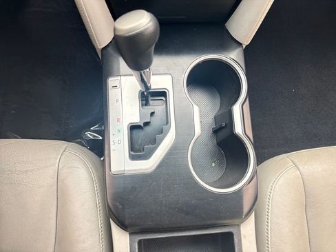 Used 2013 Toyota Camry L image 21