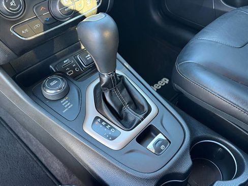 Used 2016 Jeep Cherokee Limited image 21