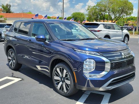 New 2026 Mitsubishi Outlander SE FWD image 3