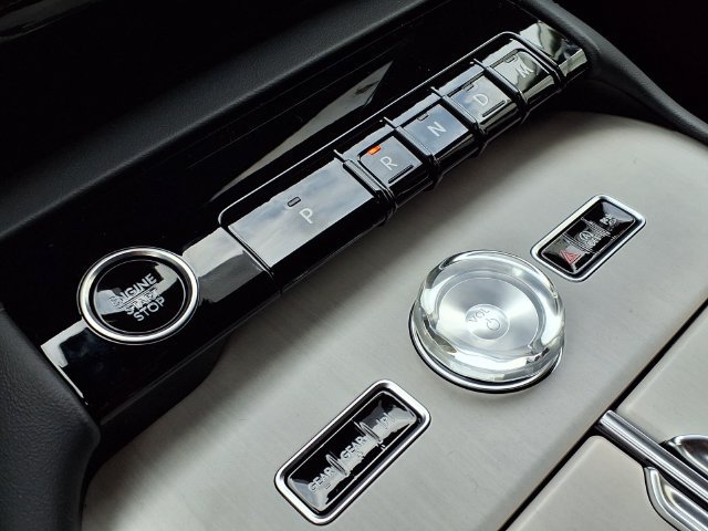 New 2026 Lincoln Navigator Premiere AWD/4WD image 13