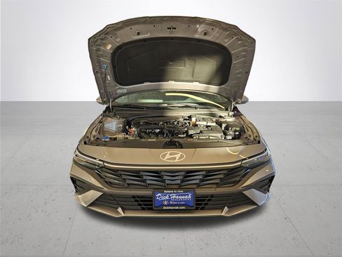 Used 2024 Hyundai Elantra SEL image 4