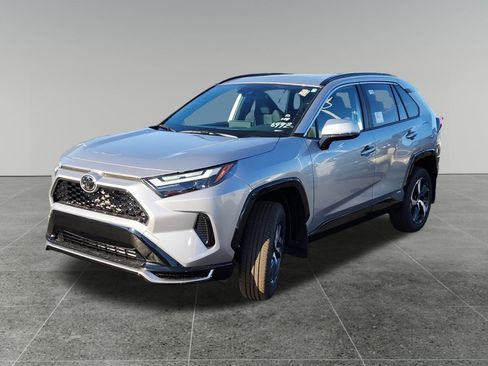 New 2025 Toyota RAV4 SE image 3