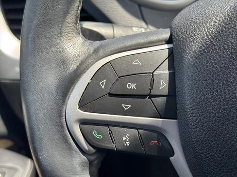Used 2016 Jeep Cherokee Limited FWD image 18