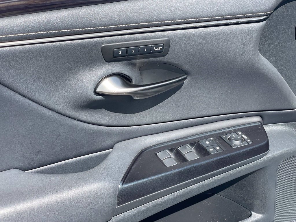 Used 2020 Lexus ES 350 w/ Premium Package FWD image 12