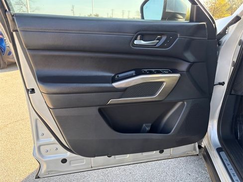 Used 2023 Nissan Pathfinder Platinum w/ Cargo Package image 18