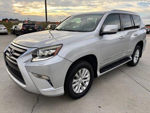 Used 2014 Lexus GX 460 image 8