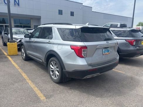 Used 2020 Ford Explorer XLT w/ Equipment Group 202A AWD/4WD image 5
