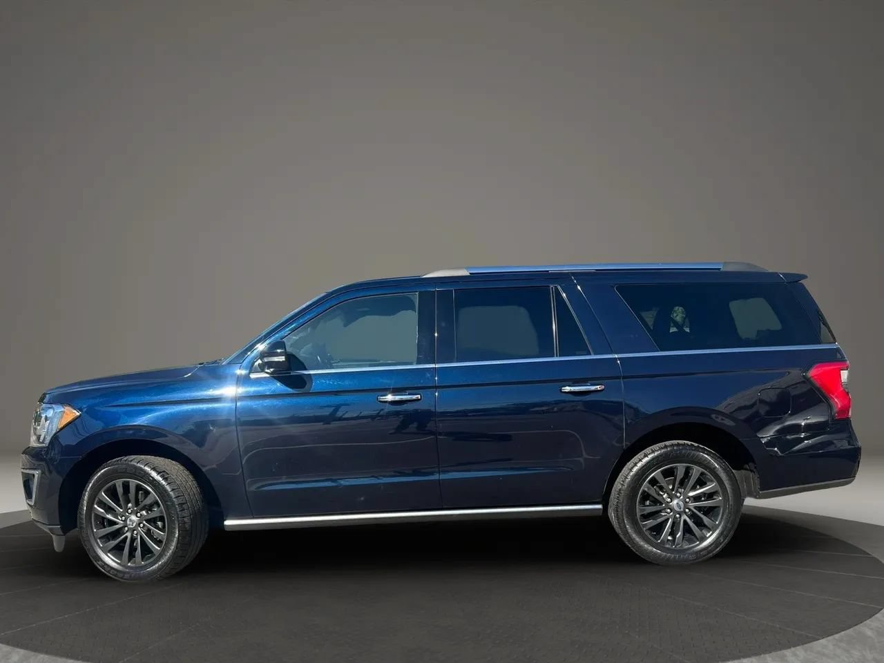 Used 2021 Ford Expedition Max Limited AWD/4WD image 2