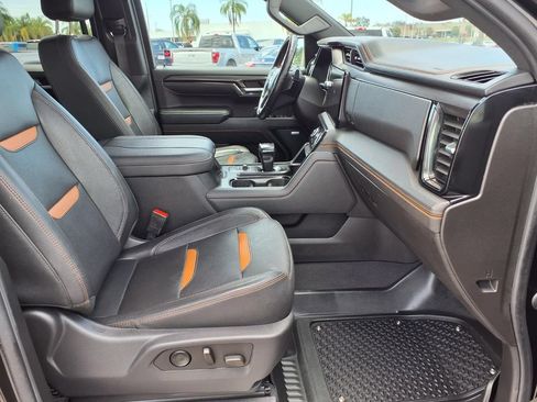 Used 2023 GMC Sierra 1500 AT4 w/ AT4 Preferred Package AWD/4WD image 13