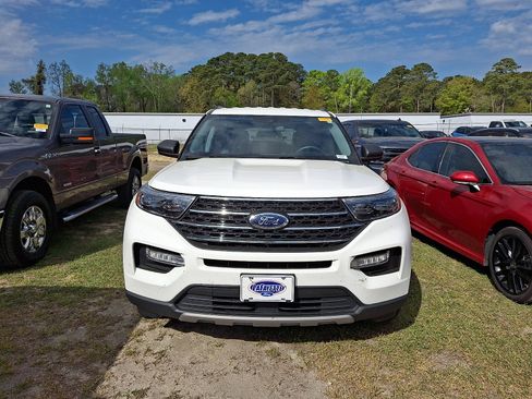 Used 2023 Ford Explorer XLT w/ Equipment Group 202A image 2