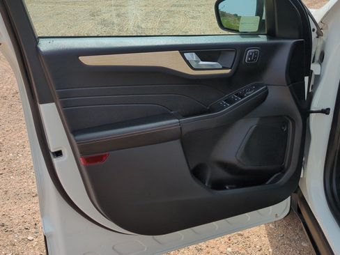 Used 2021 Ford Escape Titanium w/ Titanium Elite Package FWD image 11