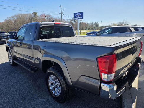Used 2016 Toyota Tacoma SR5 w/ SR5 Appearance Package (SN) image 7