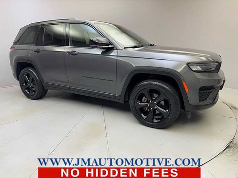 Used 2023 Jeep Grand Cherokee Altitude AWD/4WD image 7