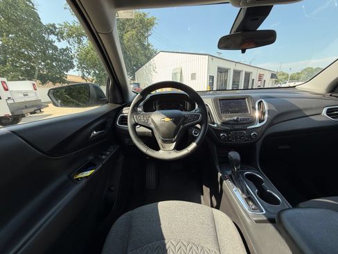 Used 2024 Chevrolet Equinox LT FWD image 2