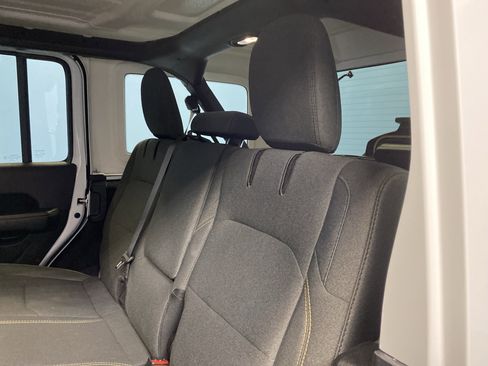 Used 2024 Jeep Wrangler Sahara image 18