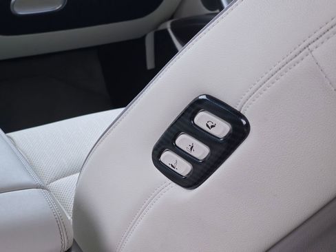 Used 2023 Genesis GV60 Advanced image 28