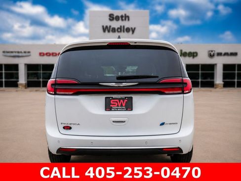 Used 2024 Chrysler Pacifica Limited FWD image 67