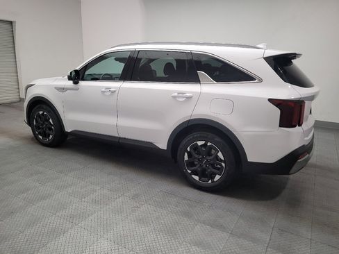 Used 2024 Kia Sorento S w/ Panoramic Sunroof Package FWD image 3