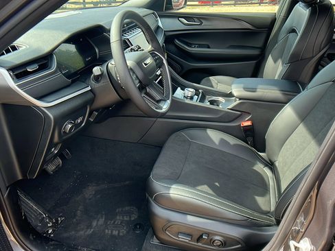 New 2025 Jeep Grand Cherokee L Altitude image 15