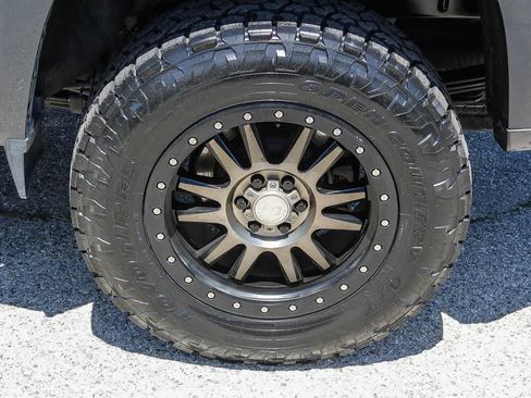 Used 2017 Chevrolet Colorado LT w/ LT Convenience Package RWD image 10
