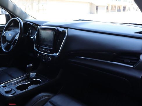 Used 2018 Chevrolet Traverse LT AWD/4WD image 17