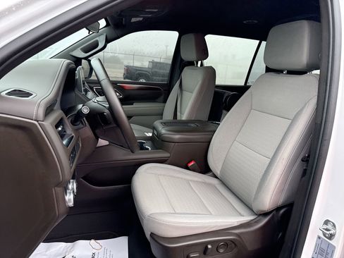 Used 2024 GMC Yukon SLE w/ Gmc Pro Safety Plus Package image 13