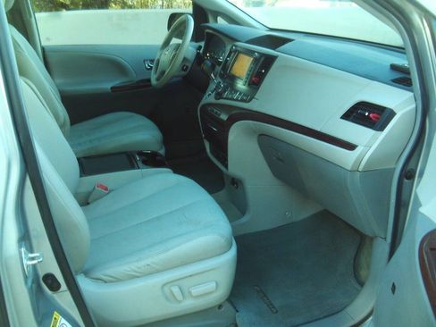 Used 2012 Toyota Sienna XLE w/ Premium Pkg FWD image 15