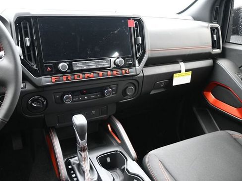Used 2025 Nissan Frontier PRO-4X image 24