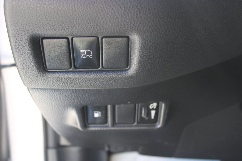 Used 2020 Toyota C-HR XLE FWD image 26