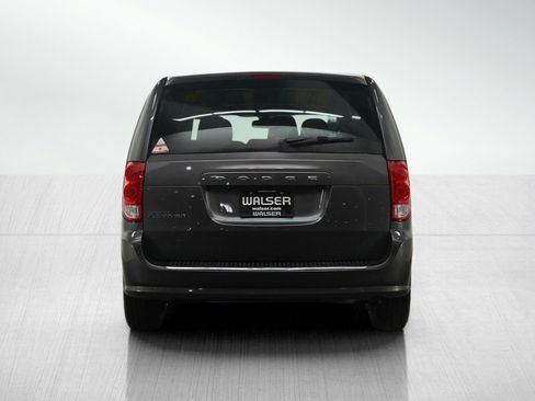 Used 2018 Dodge Grand Caravan SE image 4