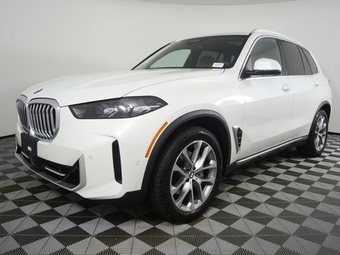 Used 2024 BMW X5 xDrive40i w/ Parking Assistance Package AWD/4WD image 7