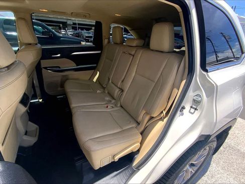 Used 2014 Toyota Highlander XLE w/ Preferred Accessory Package AWD/4WD image 29