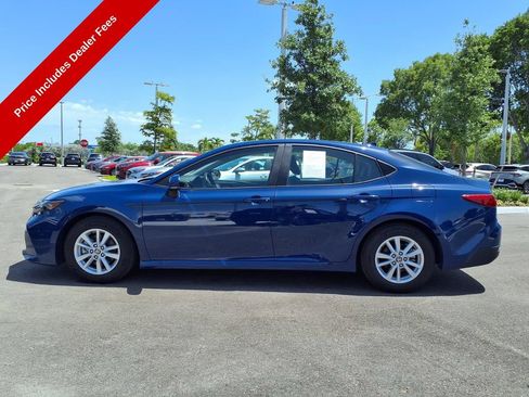 Used 2025 Toyota Camry LE FWD image 4