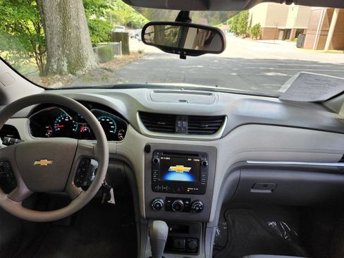 Used 2015 Chevrolet Traverse LS w/ LPO, 'HIT The Road' Package FWD image 7
