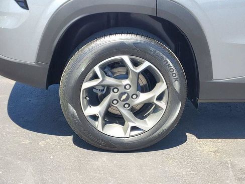 Certified 2025 Chevrolet Trax LT w/ Driver Confidence Package FWD image 29