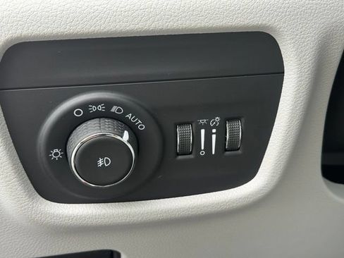Used 2022 Jeep Grand Cherokee Summit w/ MOPAR Finishing Package AWD/4WD image 23