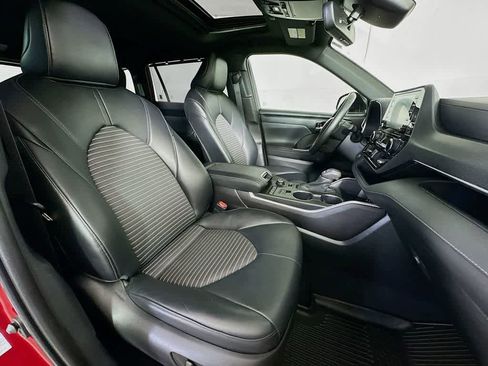 Used 2022 Toyota Highlander XSE image 15