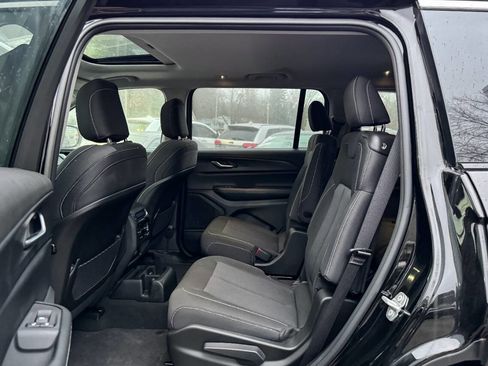 Used 2024 Jeep Grand Cherokee L Laredo image 16