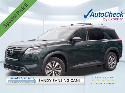 Used 2023 Nissan Pathfinder SL w/ Black Appearance Package