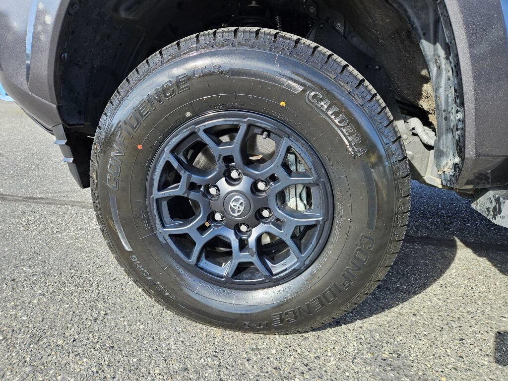 Used 2021 Toyota Tacoma SR5 AWD/4WD image 8
