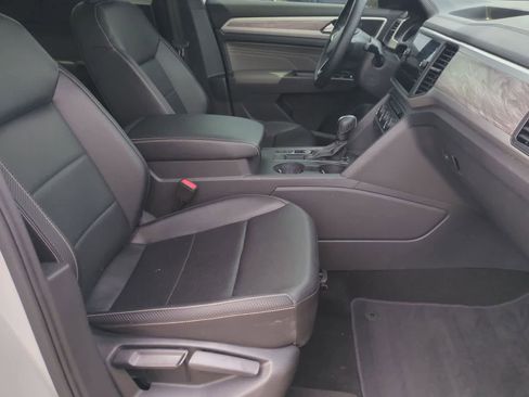 Used 2021 Volkswagen Atlas Cross Sport SE w/ Panoramic Sunroof Package image 23