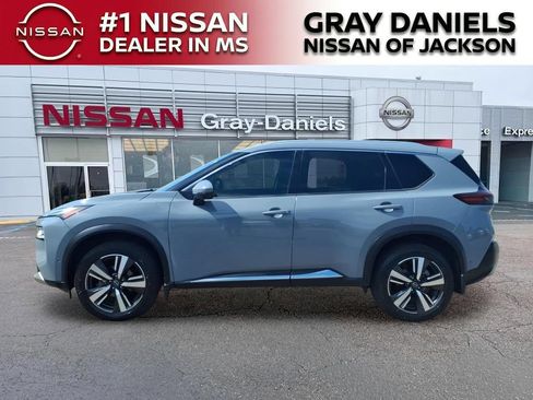 Used 2023 Nissan Rogue Platinum w/ Platinum Premium Package FWD image 4
