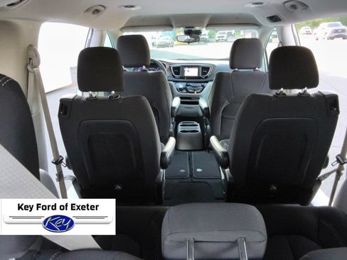 Used 2023 Chrysler Voyager LX FWD image 17