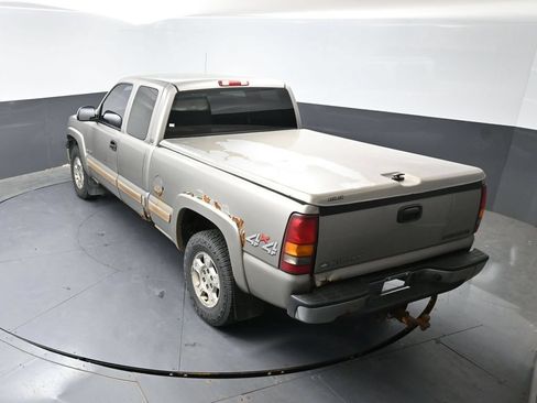 Used 2001 Chevrolet Silverado 1500 LS w/ Firm Ride Suspension Pkg AWD/4WD image 18