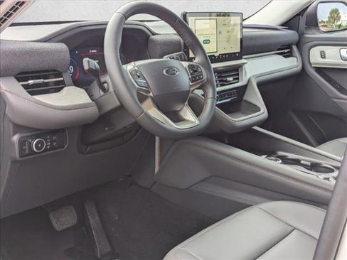 New 2026 Ford Explorer Active w/ Active Comfort Package image 3