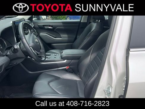 Used 2023 Toyota Highlander XLE image 4